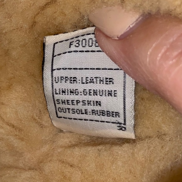 UGG Medium Brown Sheepskin Style F3008I Short Ankle Boots Size 6 - Picture 4 of 13